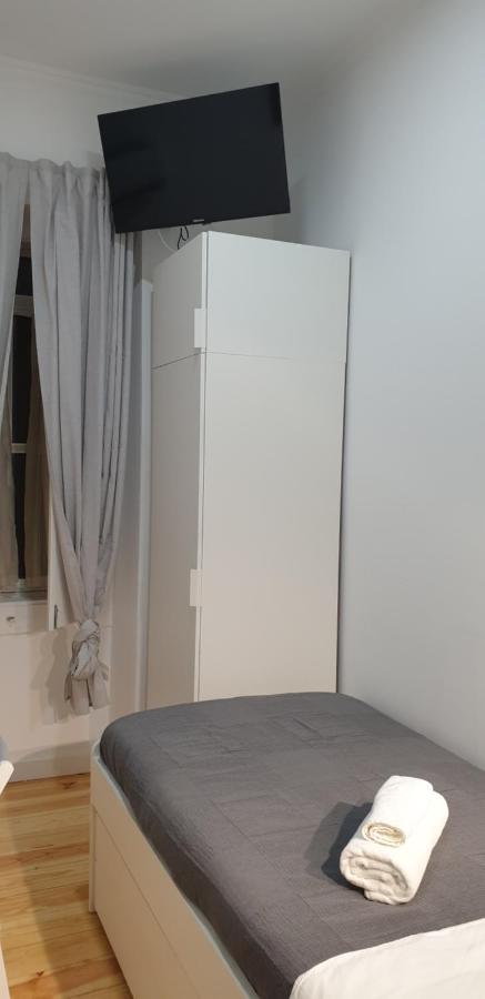 Apartamento Antonio Pedro Lisbona Esterno foto