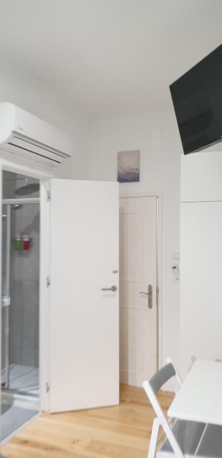 Apartamento Antonio Pedro Lisbona Esterno foto