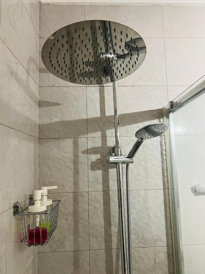 Apartamento Antonio Pedro Lisbona Esterno foto