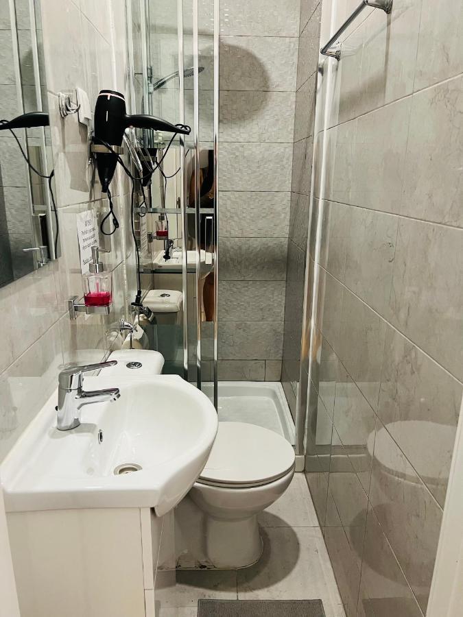 Apartamento Antonio Pedro Lisbona Esterno foto