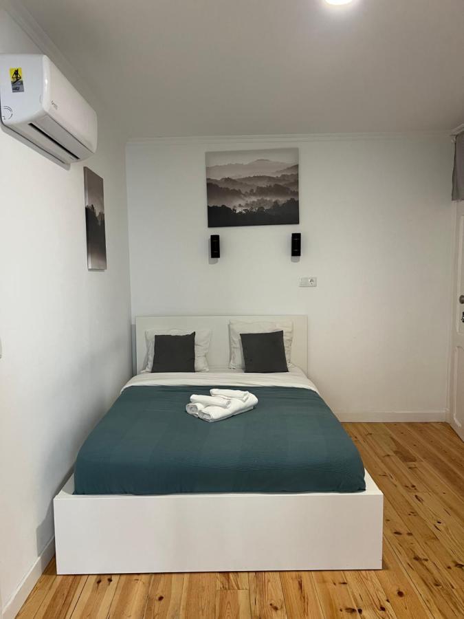 Apartamento Antonio Pedro Lisbona Esterno foto