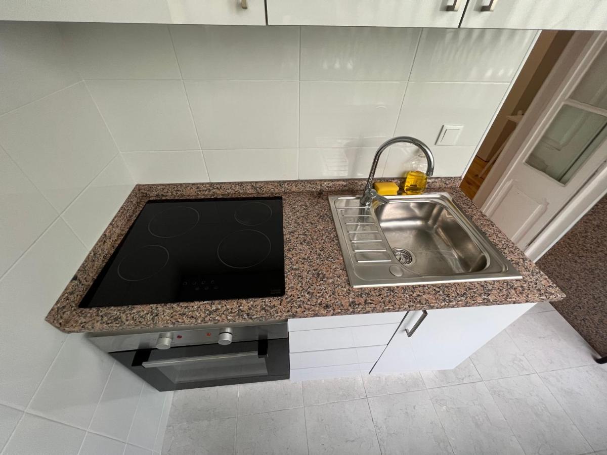 Apartamento Antonio Pedro Lisbona Esterno foto